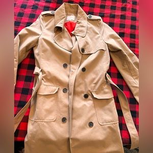Women’s trench coat classic look
